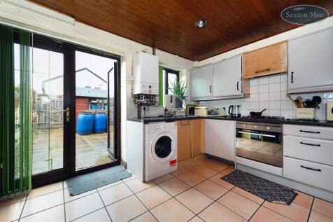 68 Paterson Close - kitchen 2470.jpg