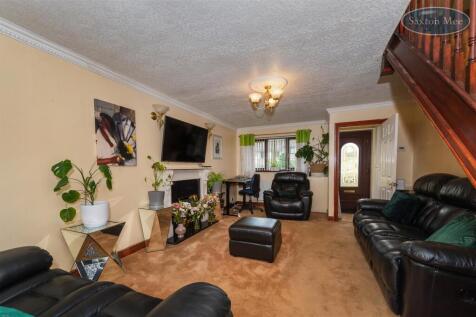 68 Paterson Close - lounge 2460.jpg