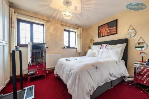 68 Paterson Close - bedroom 1 2305.jpg