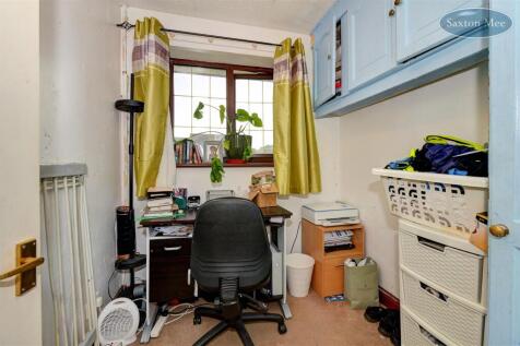 68 Paterson Close - bedroom 3 2352.jpg