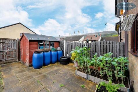 68 Paterson Close - garden 2497.jpg