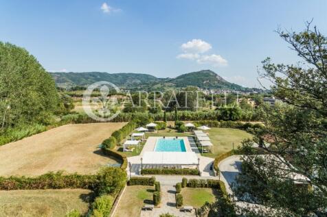 Elegante villa con p
