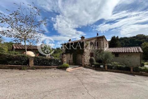 Casale in pietra a P