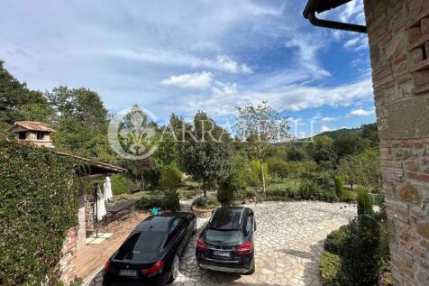 Casale in pietra a P