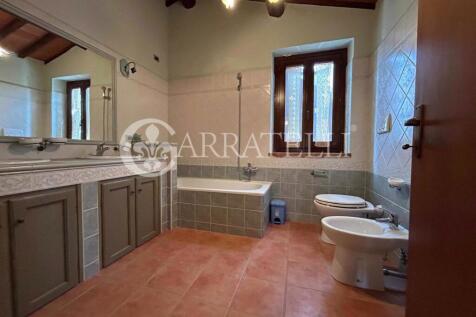 Casale in pietra a P