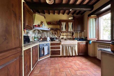 Casale in pietra a P