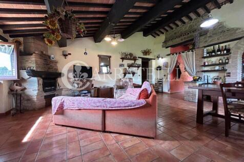 Casale in pietra a P