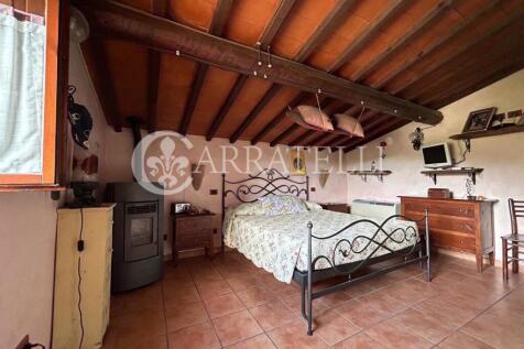 Casale in pietra a P