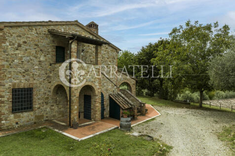 Casale con piscina e
