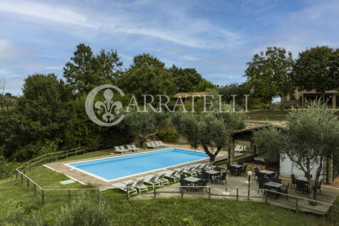 Casale con piscina e