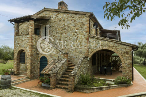 Casale con piscina e