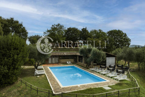 Casale con piscina e