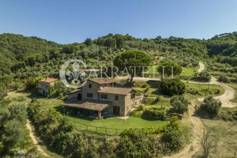 Casale con piscina a