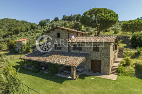 Casale con piscina a