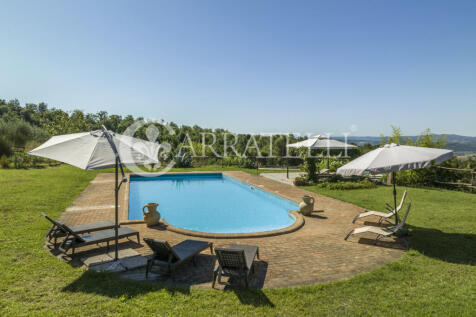 Casale con piscina a