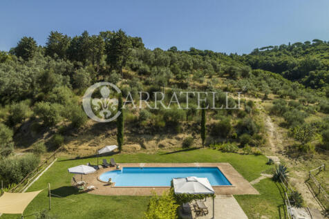Casale con piscina a