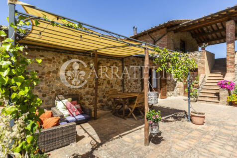 Casale con piscina a
