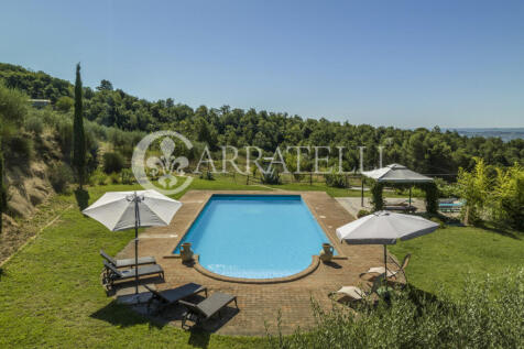 Casale con piscina a