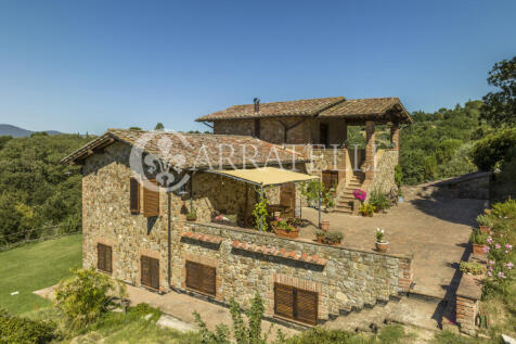 Casale con piscina a