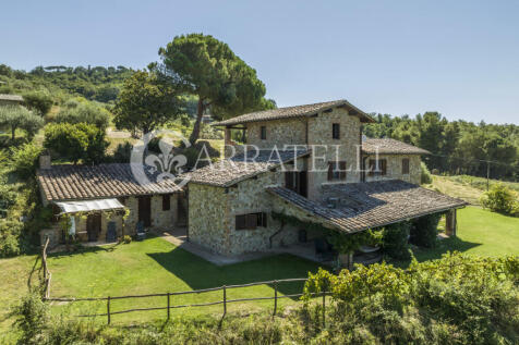 Casale con piscina a