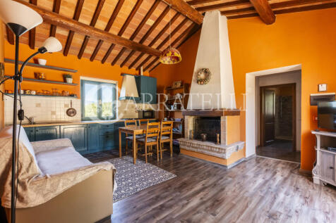 Casale con piscina a