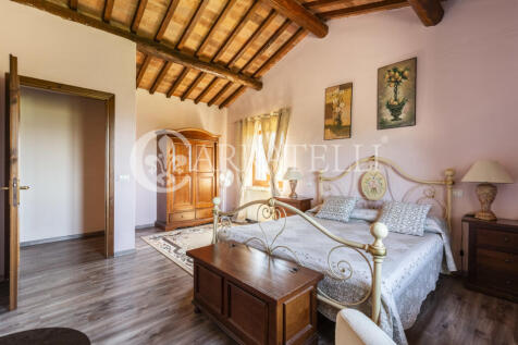 Casale con piscina a