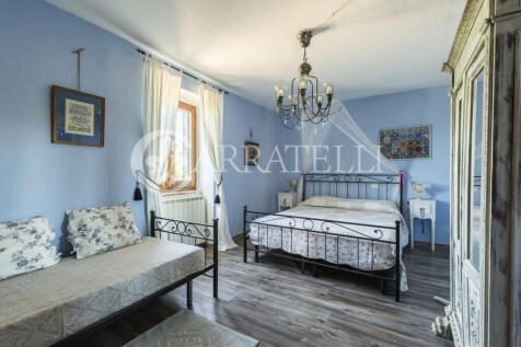 Casale con piscina a