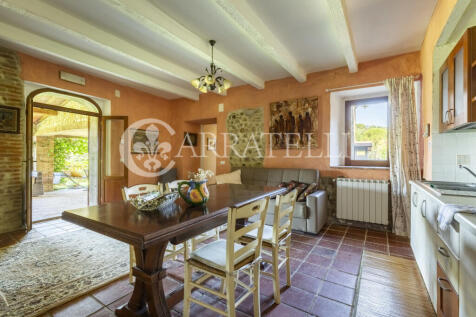 Casale con piscina a