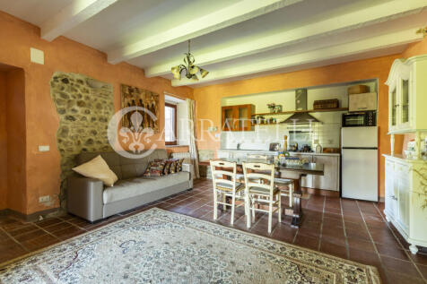 Casale con piscina a
