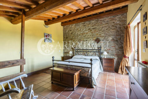 Casale con piscina a