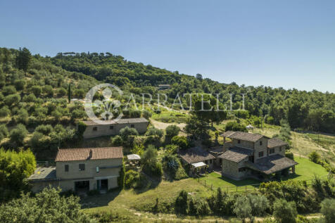 Casale con piscina a