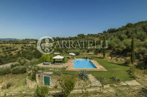 Casale con piscina a