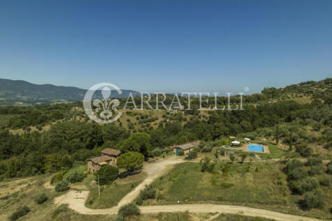 Casale con piscina a