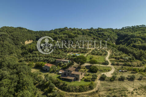 Casale con piscina a