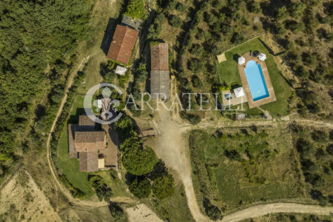 Casale con piscina a