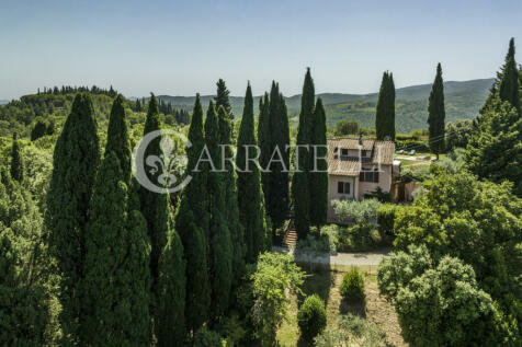 Villa con piscina su