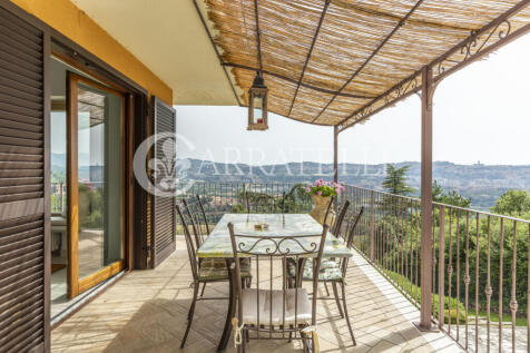 Villa moderna con vi