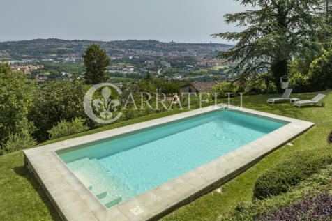 Villa moderna con vi