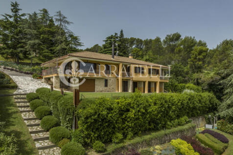 Villa moderna con vi