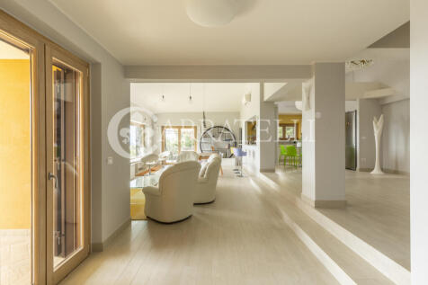 Villa moderna con vi