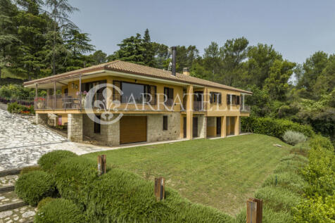 Villa moderna con vi