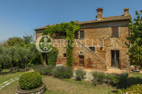 Casale con piscina e