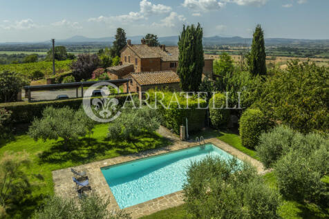 Casale con piscina e