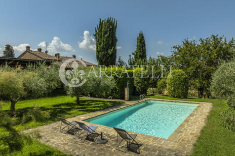Casale con piscina e