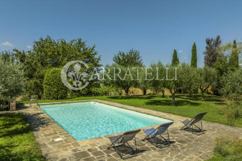 Casale con piscina e