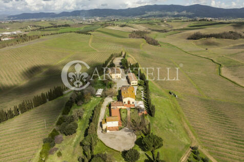 Villa in borgo medie