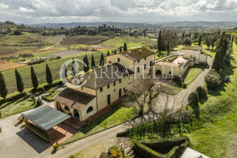 Villa in borgo medie