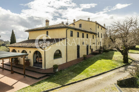 Villa in borgo medie