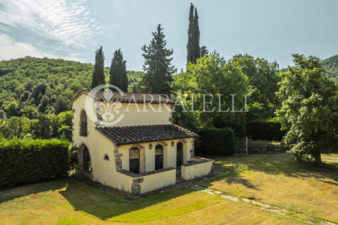Casale con piscina e