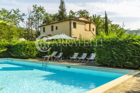 Casale con piscina e